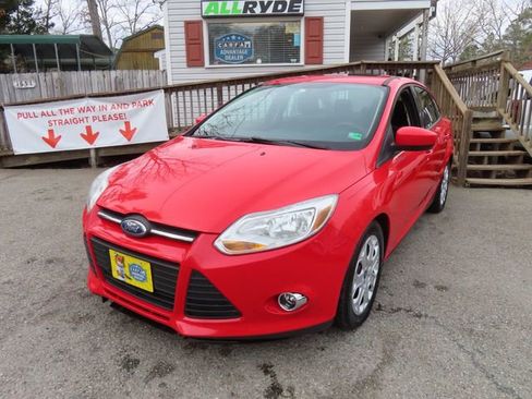 Used 2012 Ford Focus SE image 2