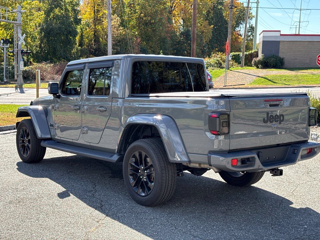 Used 2023 Jeep Gladiator Overland AWD/4WD image 5