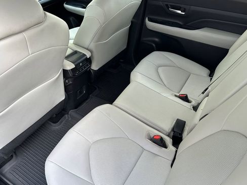 Used 2024 Toyota Grand Highlander XLE image 12