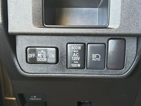 Certified 2018 Toyota Tacoma TRD Sport w/ Technology Package image 31