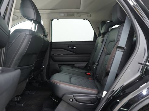 Used 2024 Nissan Pathfinder Platinum w/ Black Appearance Package image 20