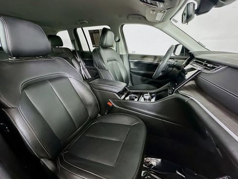 Used 2023 Jeep Grand Cherokee Limited AWD/4WD image 12