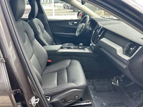 Certified 2025 Volvo XC60 B5 Plus image 15