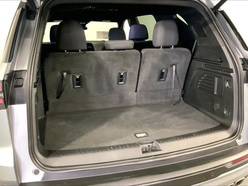 Used 2024 Chevrolet Traverse LT image 4