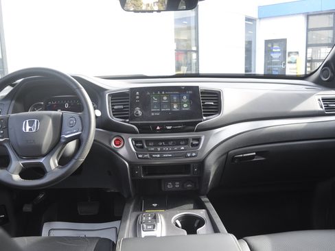 Certified 2024 Honda Passport EX-L image 15