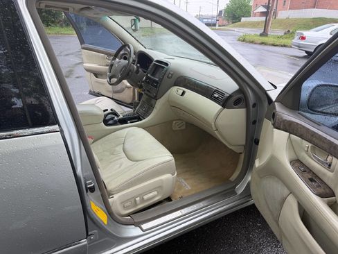 Used 2003 Lexus LS 430 RWD image 9