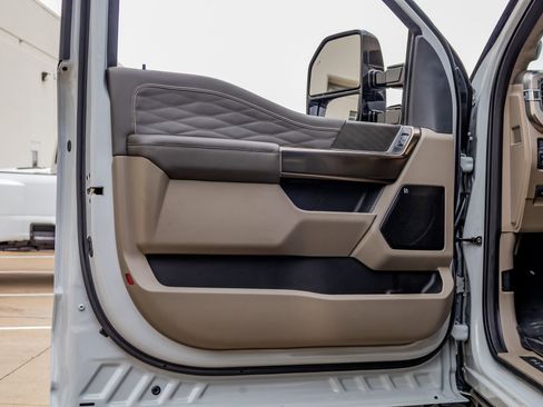 Used 2026 Ford F250 Platinum w/ Platinum Plus Package image 37