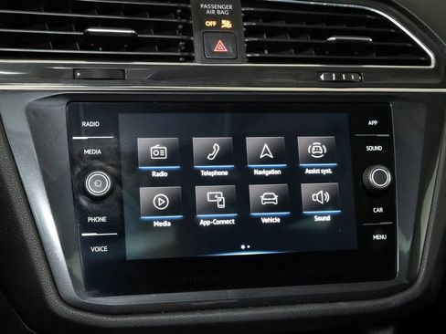Used 2023 Volkswagen Tiguan SE w/ Panoramic Sunroof Package AWD/4WD image 16
