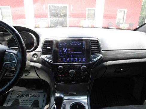 Used 2020 Jeep Grand Cherokee Altitude AWD/4WD image 8