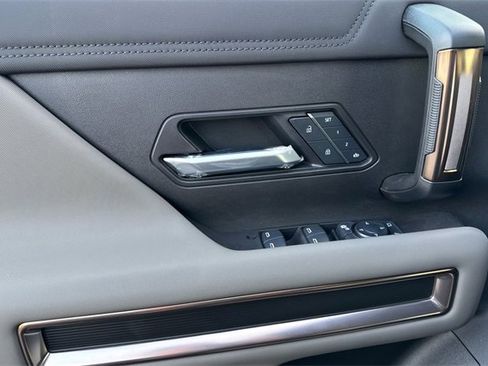 New 2025 GMC Hummer EV 2X image 8