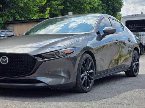 Used 2019 MAZDA MAZDA3 Hatchback w/ Premium Package FWD image 3