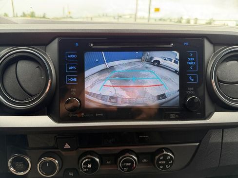 Used 2018 Toyota Tacoma TRD Off-Road AWD/4WD image 17