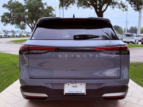 Certified 2026 INFINITI QX60 Luxe w/ Family Package AWD/4WD image 7