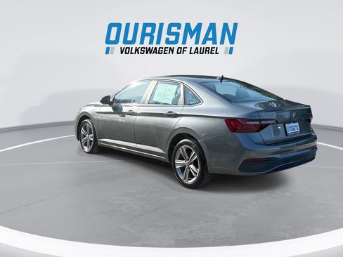 Used 2024 Volkswagen Jetta SE FWD image 6