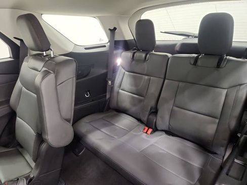 Used 2025 Ford Explorer Active w/ Active Comfort Package image 26