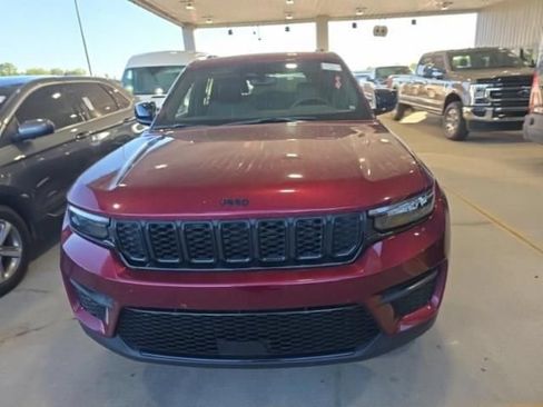 Used 2023 Jeep Grand Cherokee Altitude AWD/4WD image 2