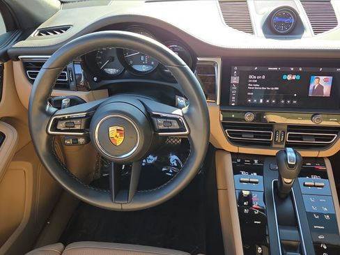 Used 2022 Porsche Macan image 30