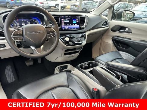 Certified 2023 Chrysler Pacifica Touring-L image 18