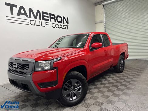 Used 2025 Nissan Frontier SV image 2