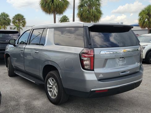 Used 2024 Chevrolet Suburban LT RWD image 4