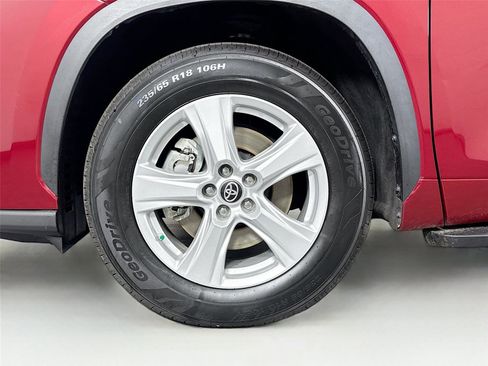 Certified 2023 Toyota Highlander LE image 42