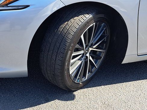 Used 2022 Lexus ES 300h w/ Premium Package FWD image 34
