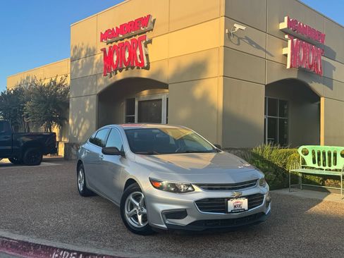 Used 2018 Chevrolet Malibu LS FWD image 1