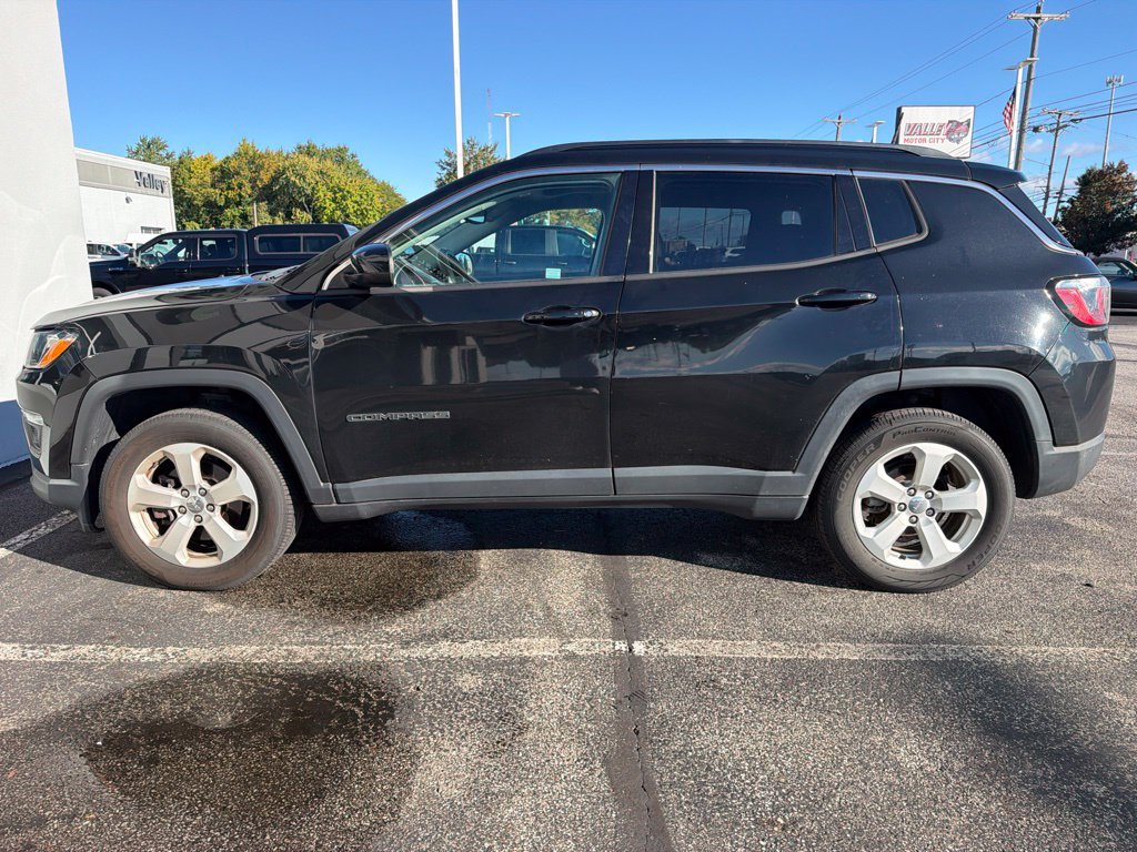 Used 2018 Jeep Compass Latitude AWD/4WD image 3