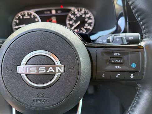 Used 2025 Nissan Pathfinder SL image 20