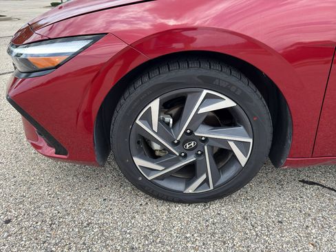 Used 2025 Hyundai Elantra Limited FWD image 8