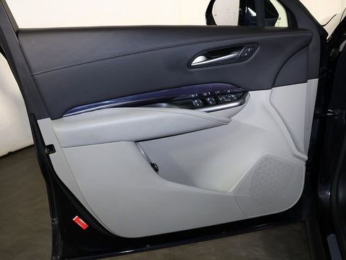 Used 2023 Cadillac XT4 Luxury w/ Cold Weather Package FWD image 23