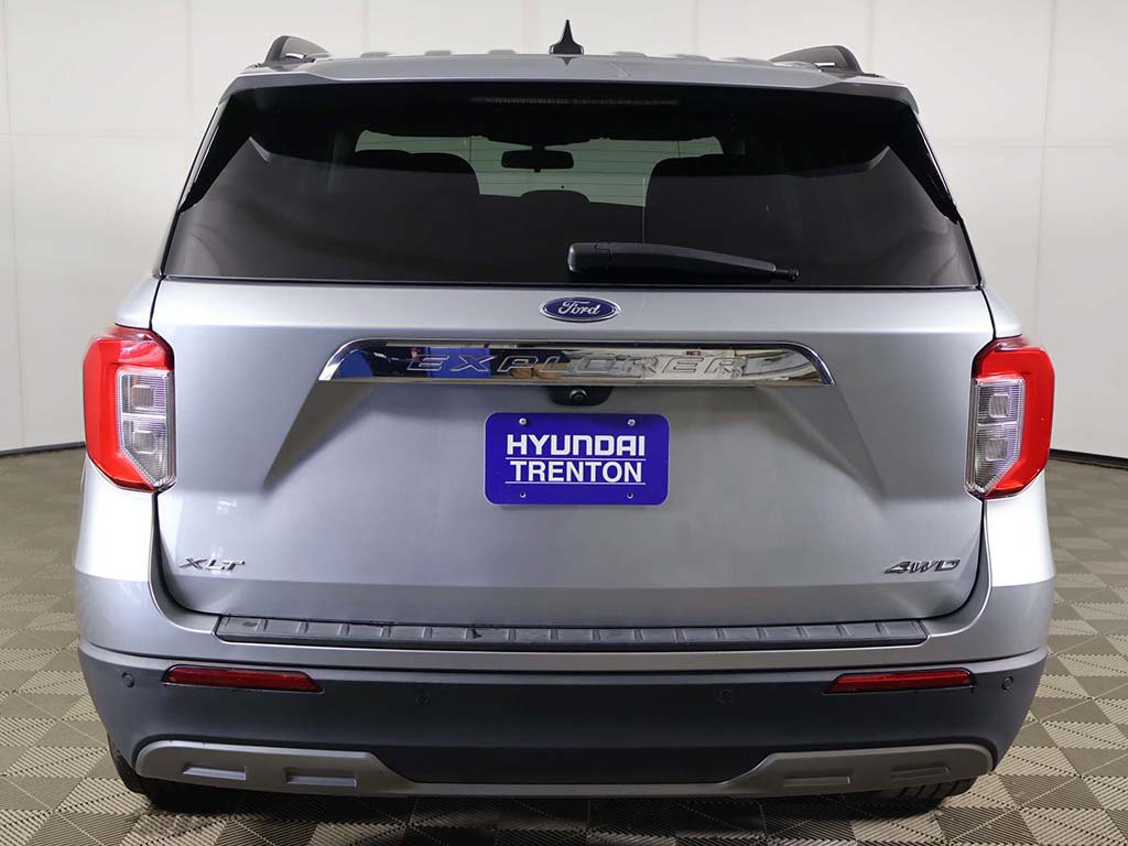 Used 2022 Ford Explorer XLT w/ Equipment Group 202A AWD/4WD image 11