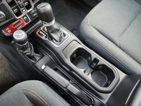 Used 2024 Jeep Gladiator Mojave AWD/4WD image 23
