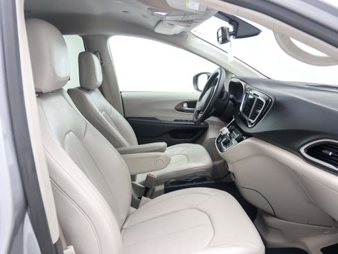Used 2021 Chrysler Voyager Lxi FWD image 19