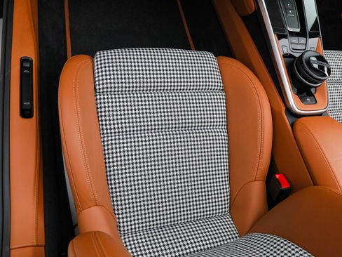 Used 2025 Porsche 911 Turbo S image 28