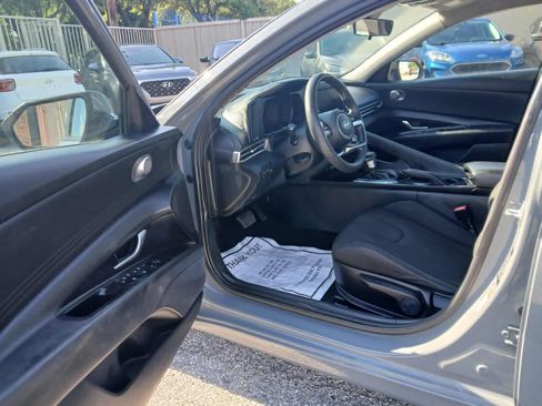 Used 2023 Hyundai Elantra SEL FWD image 9