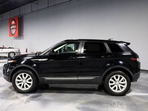 Used 2019 Land Rover Range Rover Evoque SE AWD/4WD image 4