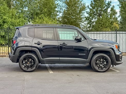 Used 2020 Jeep Renegade Altitude AWD/4WD image 2