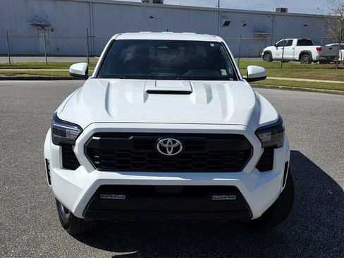 Used 2024 Toyota Tacoma TRD Sport w/ TRD Sport Upgrade Package image 2