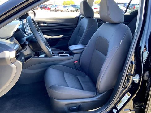 Used 2024 Nissan Altima 2.5 SV image 8