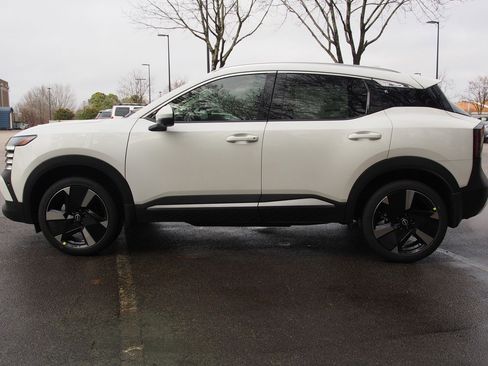 Used 2025 Nissan Kicks SR image 4