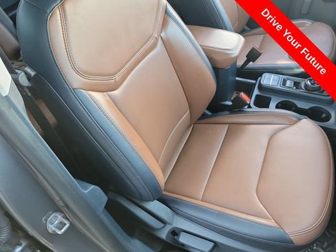 Used 2022 Ford Maverick Lariat w/ Lariat Luxury Package FWD image 16
