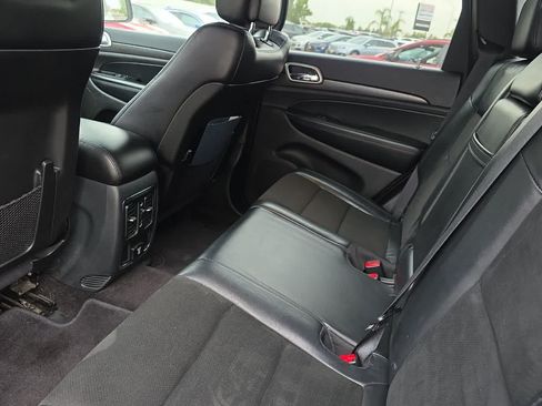 Used 2018 Jeep Grand Cherokee Altitude RWD image 5