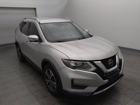 Used 2019 Nissan Rogue SV w/ Premium Package FWD image 13
