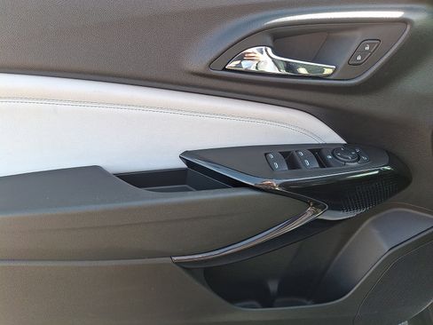 Certified 2024 Chevrolet Trax LT w/ Sunroof Package image 12