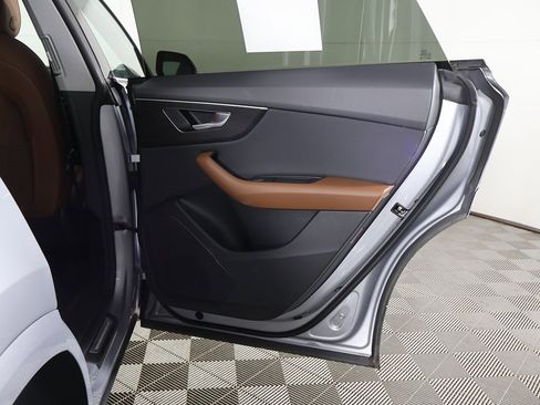 Used 2022 Audi Q8 Premium w/ Convenience Package image 25
