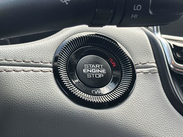 Used 2025 Jeep Compass Limited AWD/4WD image 3