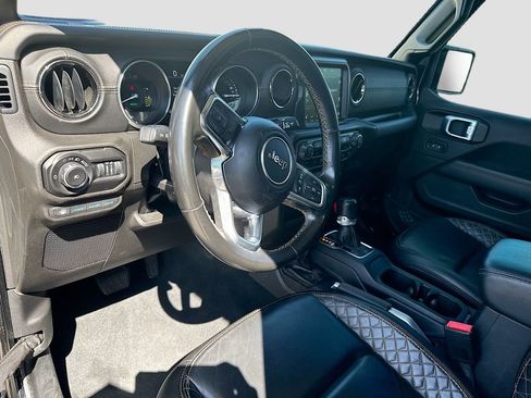 Used 2022 Jeep Wrangler Unlimited Sahara image 11