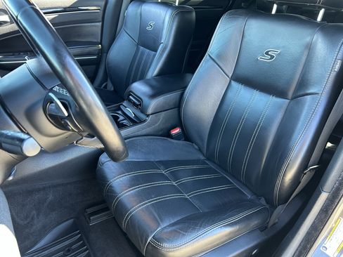 Used 2018 Chrysler 300 S image 19