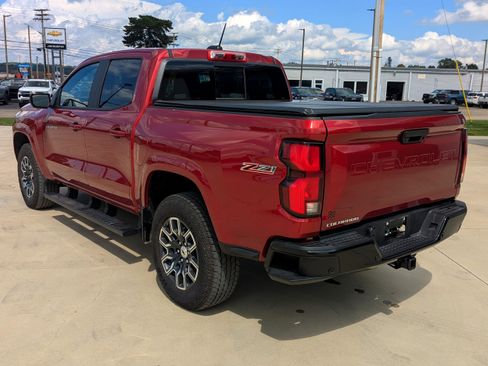 Used 2025 Chevrolet Colorado Z71 AWD/4WD image 2